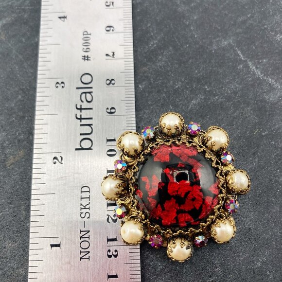 VINTAGE Red and black foil glass faux pearl AB rhinestone filigree round brooch - Picture 2 of 8